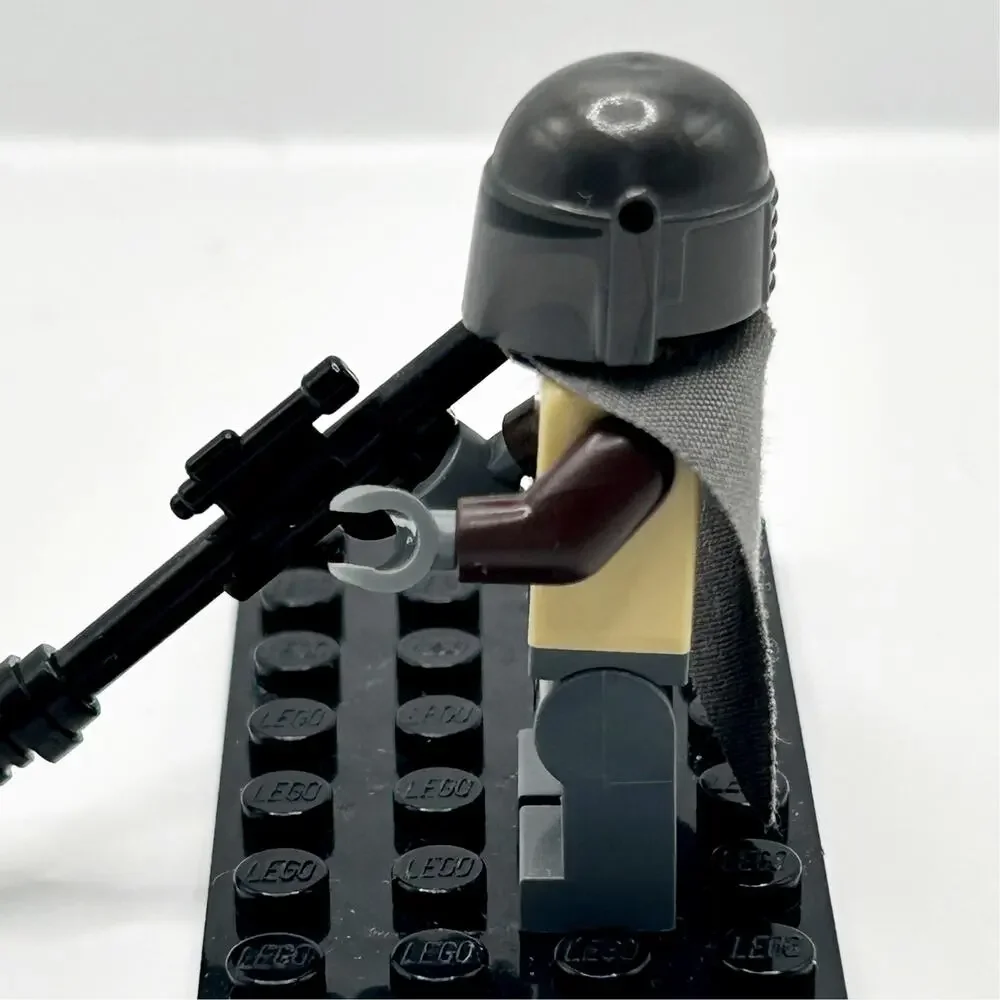 LEGO The Mandalorian Mando Din Djarin Star Wars Minifigure With Cape EUC